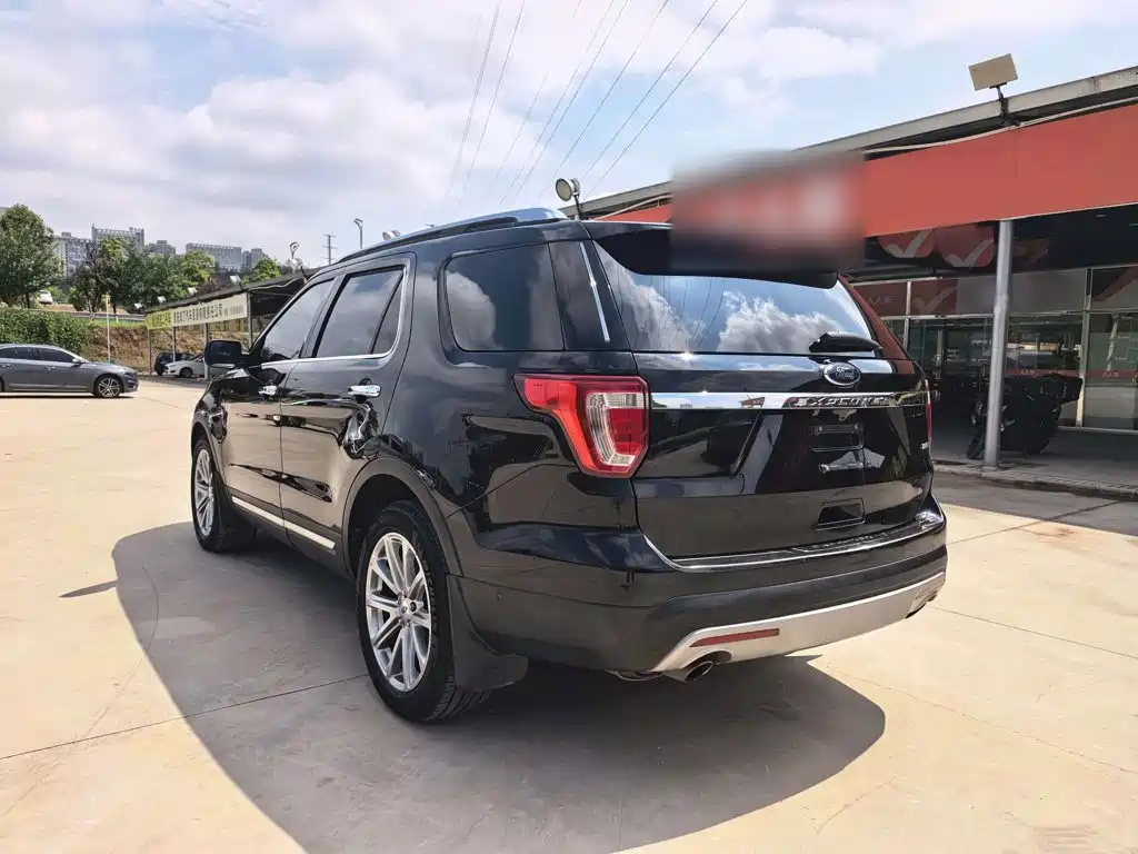 Photo 23 - Ford Explorer (Import)