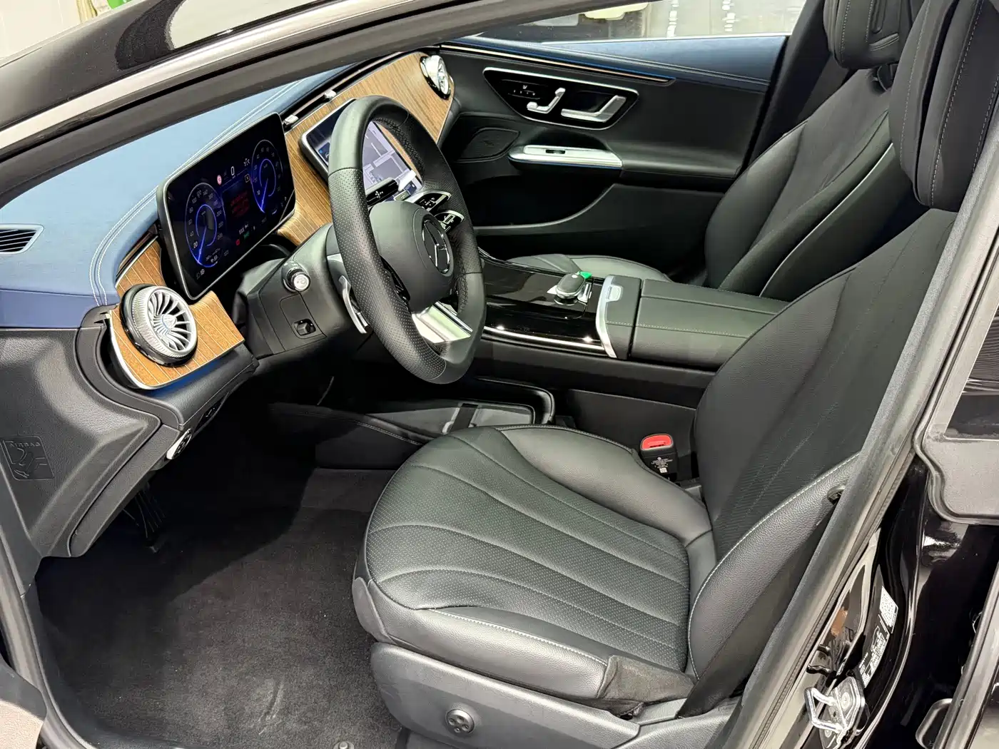 Mercedes-Benz EQE 2025 2025 Model 500 4MATIC Luxury Edition