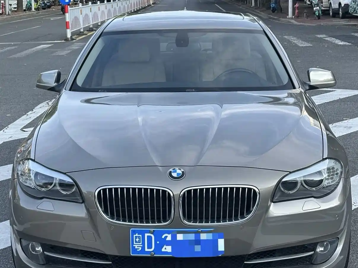 BMW 5 Series 2012 523Li Luxury фото 2