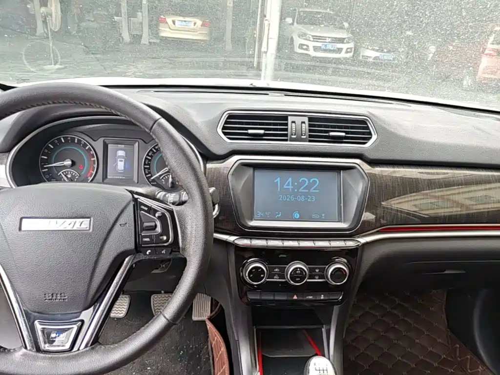 Фото 13 - Haval H2