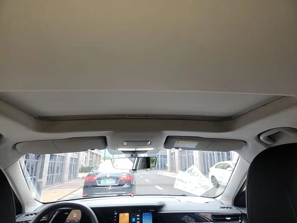 Roewe i5 2025 2023 1.5L CVT Luxury Edition