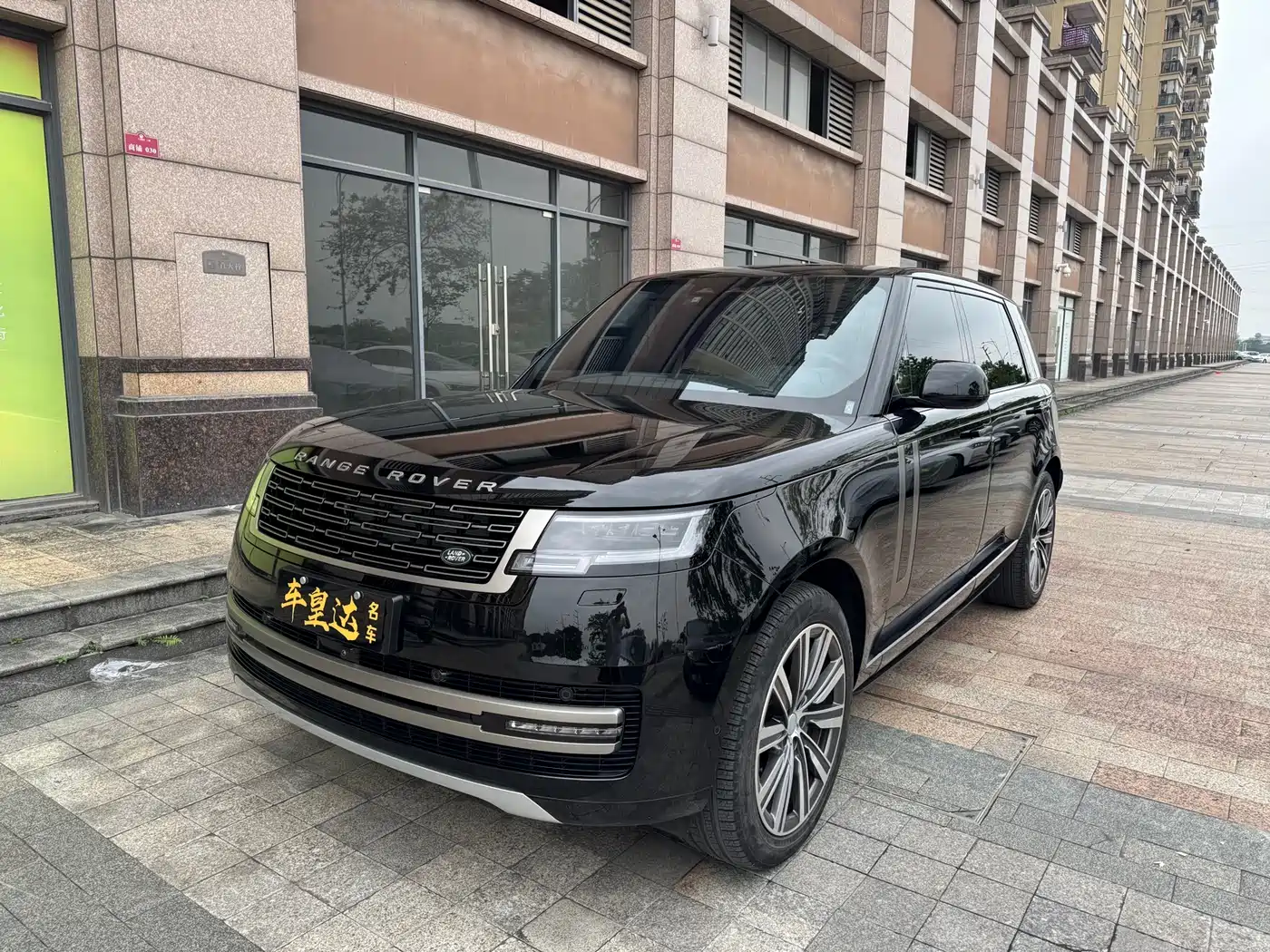 Land Rover Range Rover 2025 3.0 L6 400PS Flourishing Era Extended Wheelbase