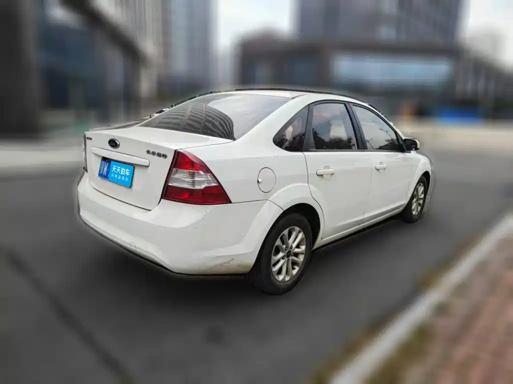 Фото 2 - Ford Focus