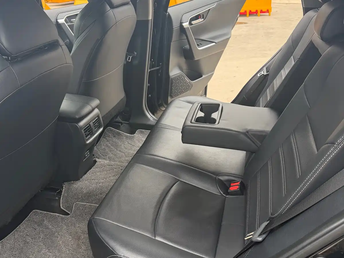 Toyota Wildlander 2022 2.0L CVT FWD Luxury Edition фото 11