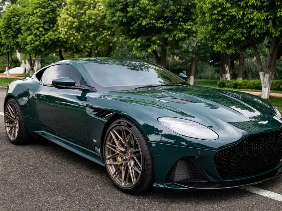 Aston Martin DBS 2021 2020 DBS Superleggera V12 Coupe