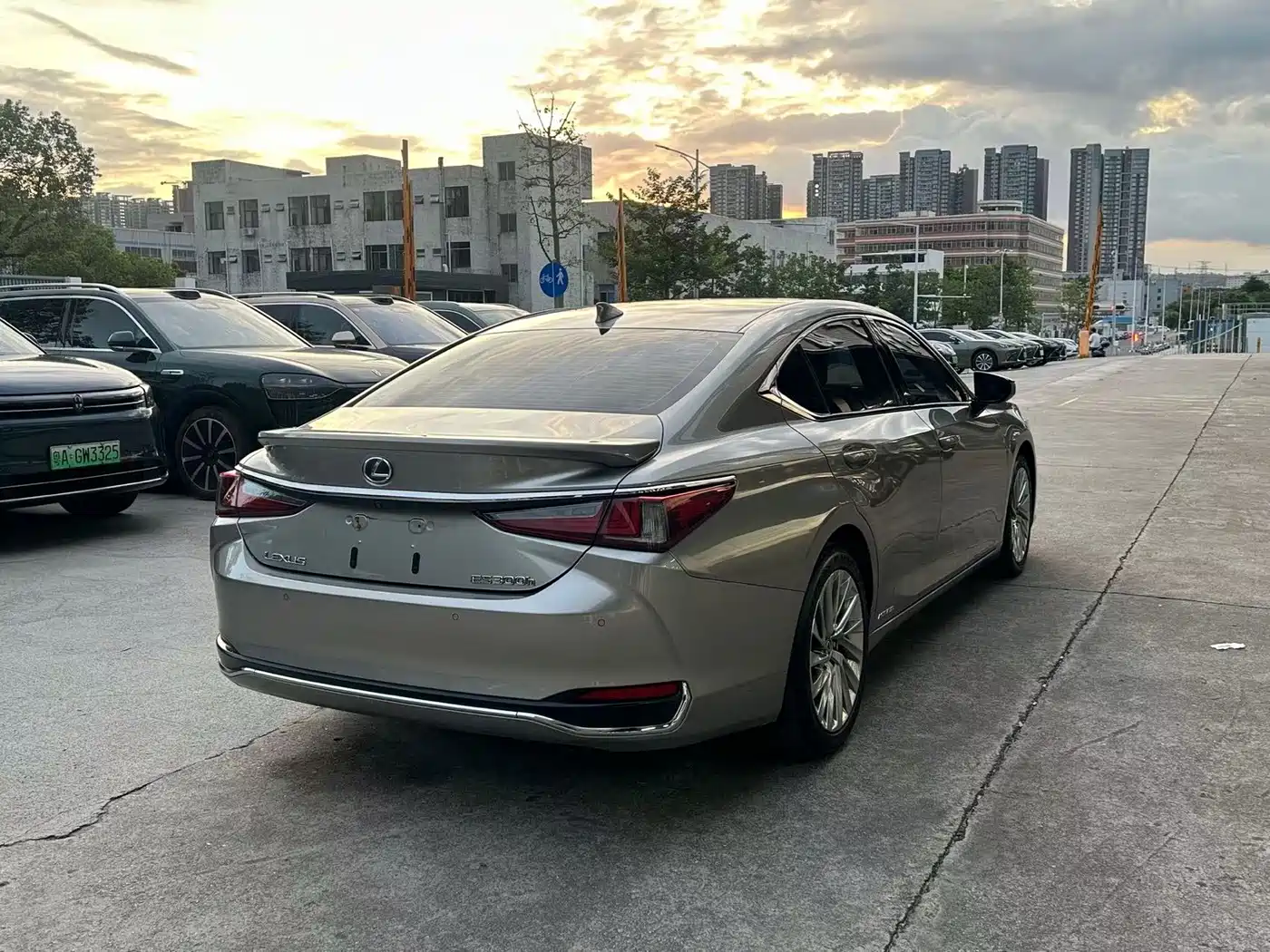 Photo 7 - Lexus ES