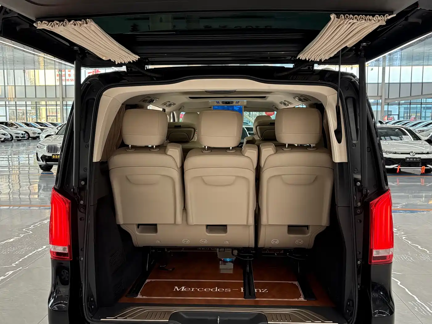 Mercedes-Benz V-Class 2021 V 260 L Long Wheelbase Luxury Edition фото 12