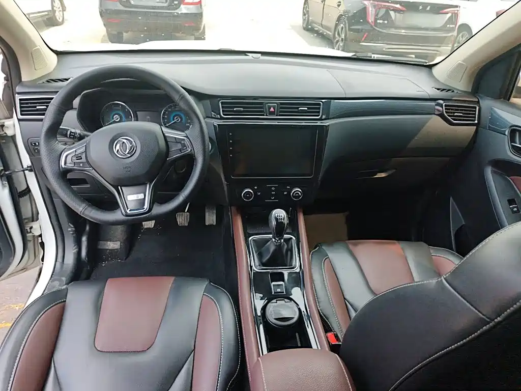 Dongfeng Fengguang Fengguang 580 2018 2017 1.5T Manual Luxury Version