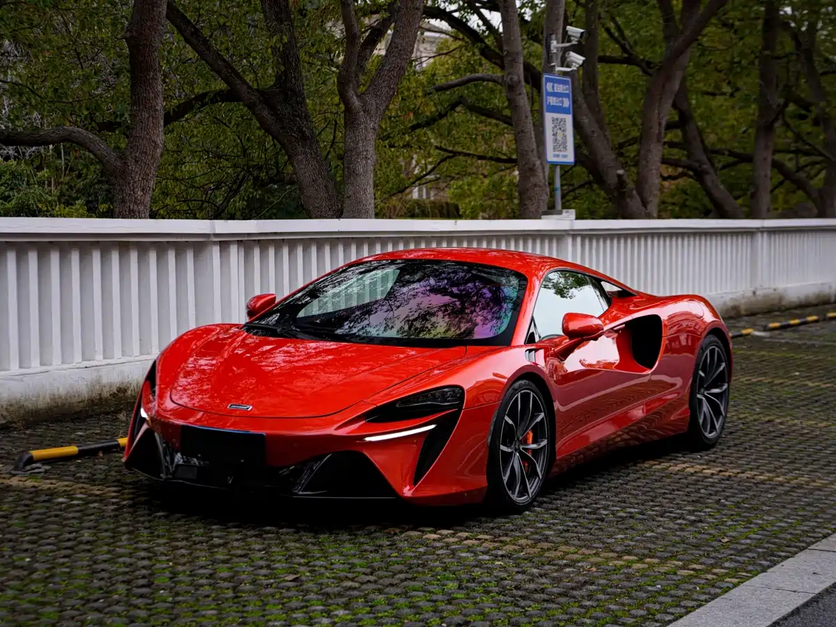 MCLAREN ARTURA