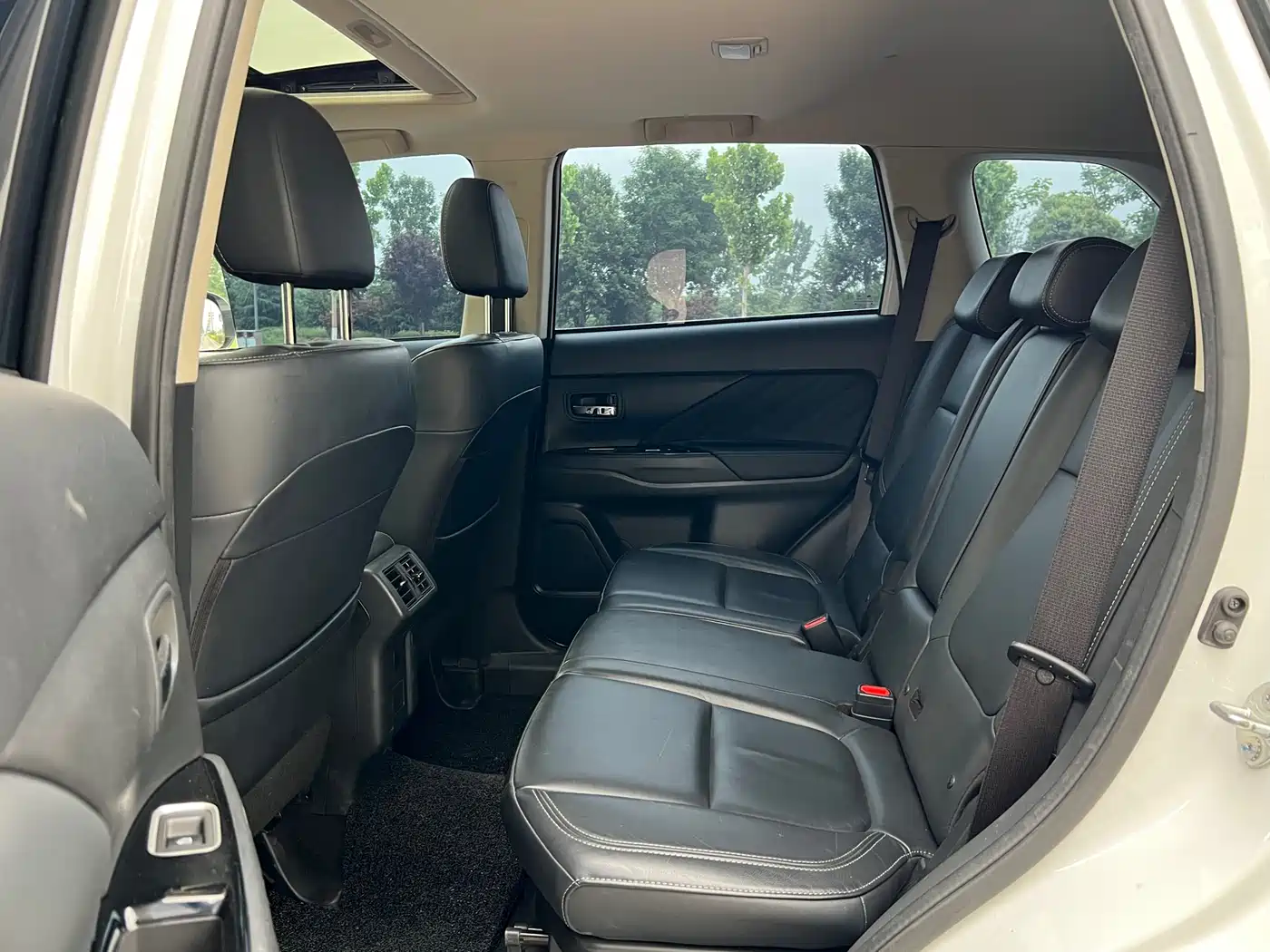 Mitsubishi Outlander 2019 2.0L 2WD Enjoy 7-Seater China VI фото 11