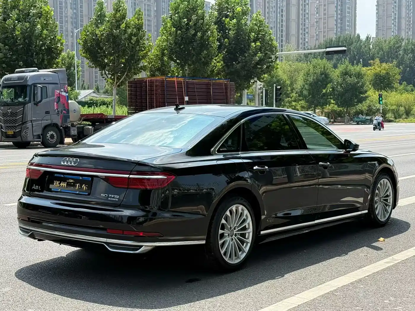 Фото 7 - Audi A8