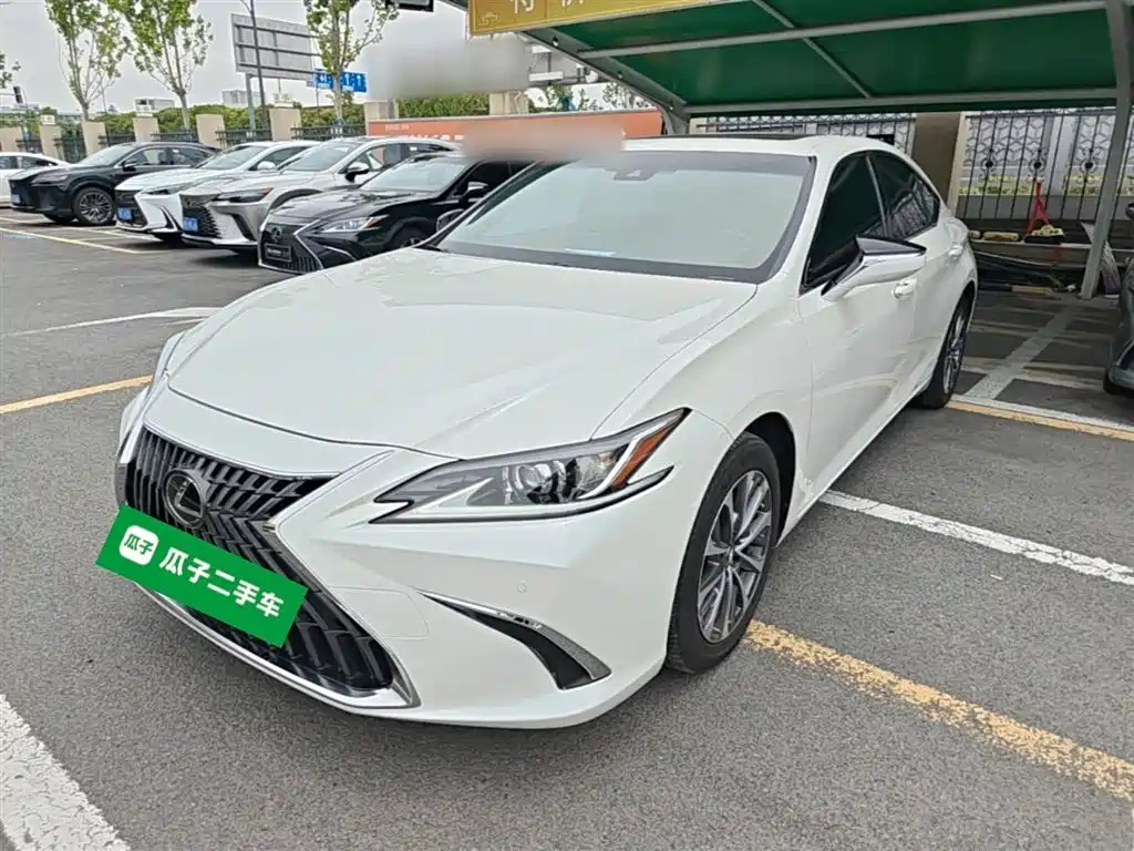 Lexus ES 2022 300h Excellence Edition