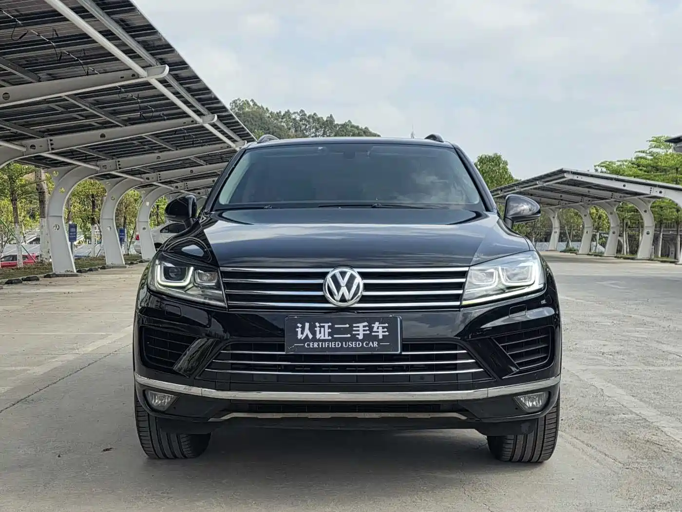 VOLKSWAGEN TOUAREG