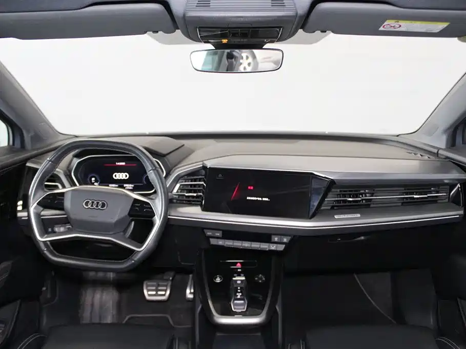 AUDI Q4 E TRON