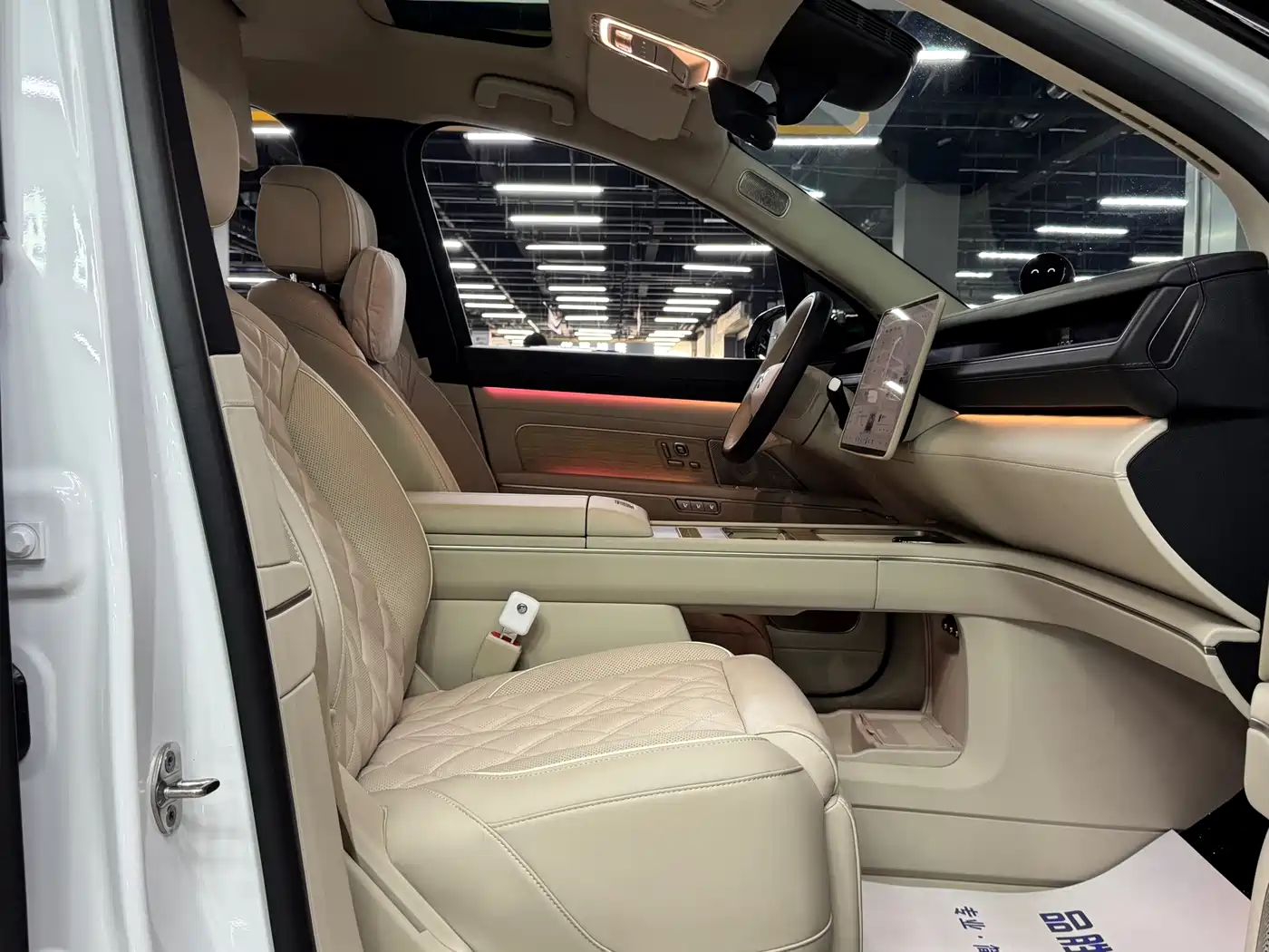 NIO ES8 2026 2025 Model 6-Seat Executive Luxury Edition
