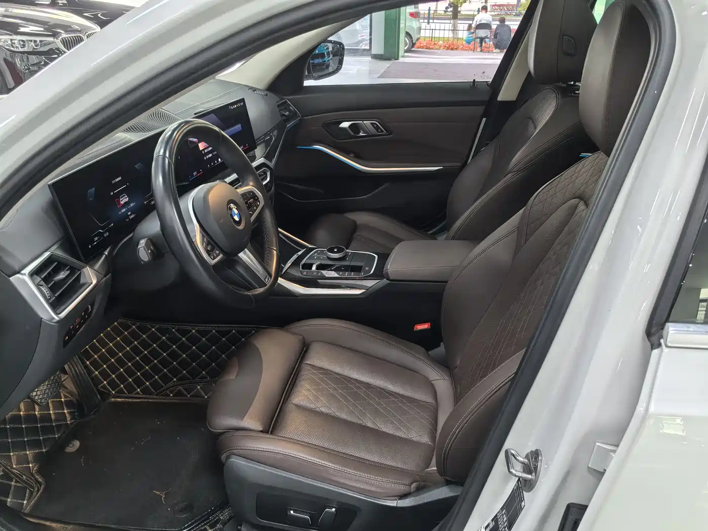 BMW 3 Series 2024 325Li M Sport Package фото 8