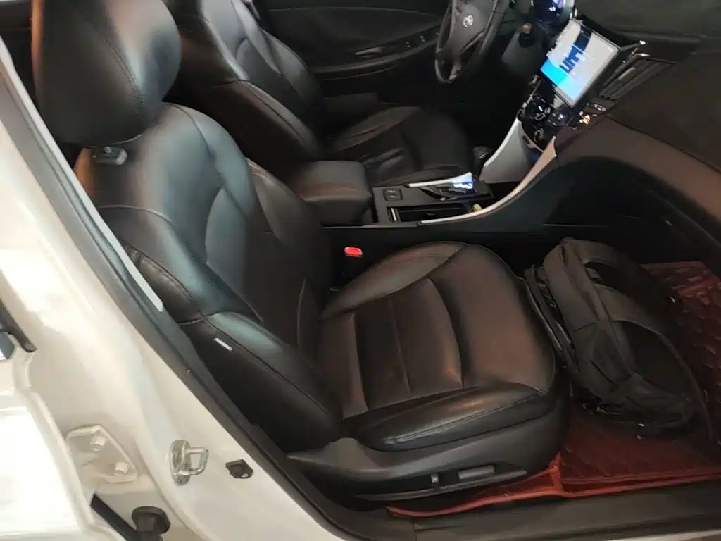 Photo 25 - Hyundai Sonata