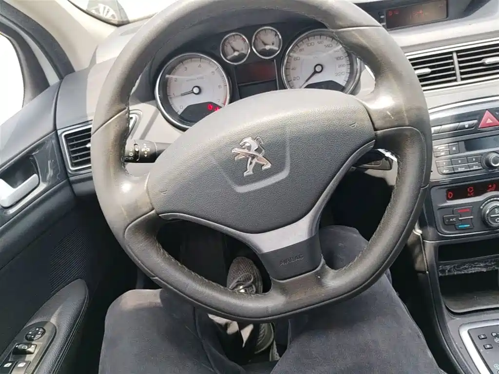Peugeot 308 2014 Model Joy Edition Classic 1.6L Automatic Trend Style фото 11