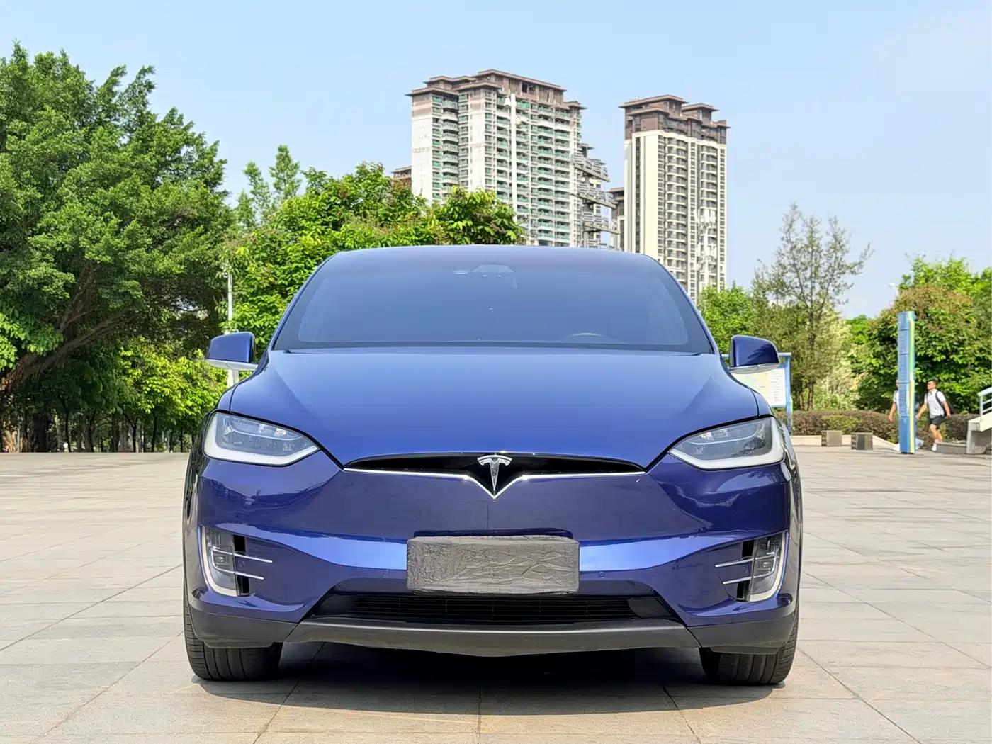 TESLA MODEL X