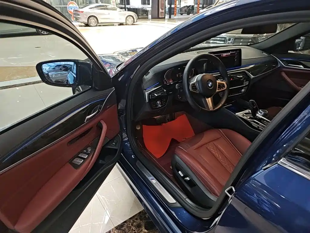 Photo 16 - BMW 5 Series