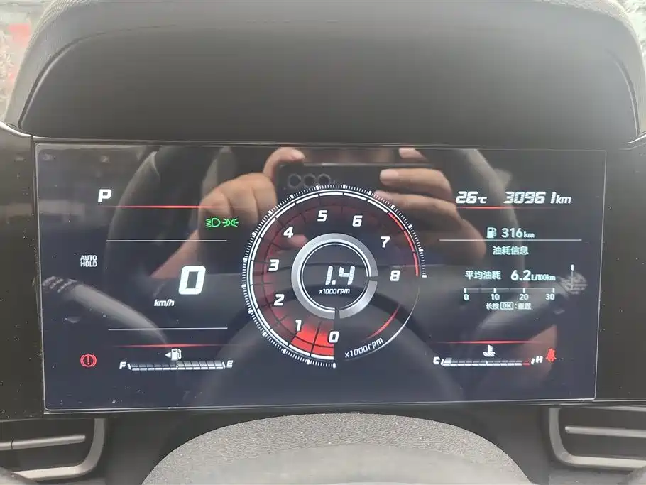 Hyundai Elantra 2022 1.5L CVT LUX Premium Edition фото 14
