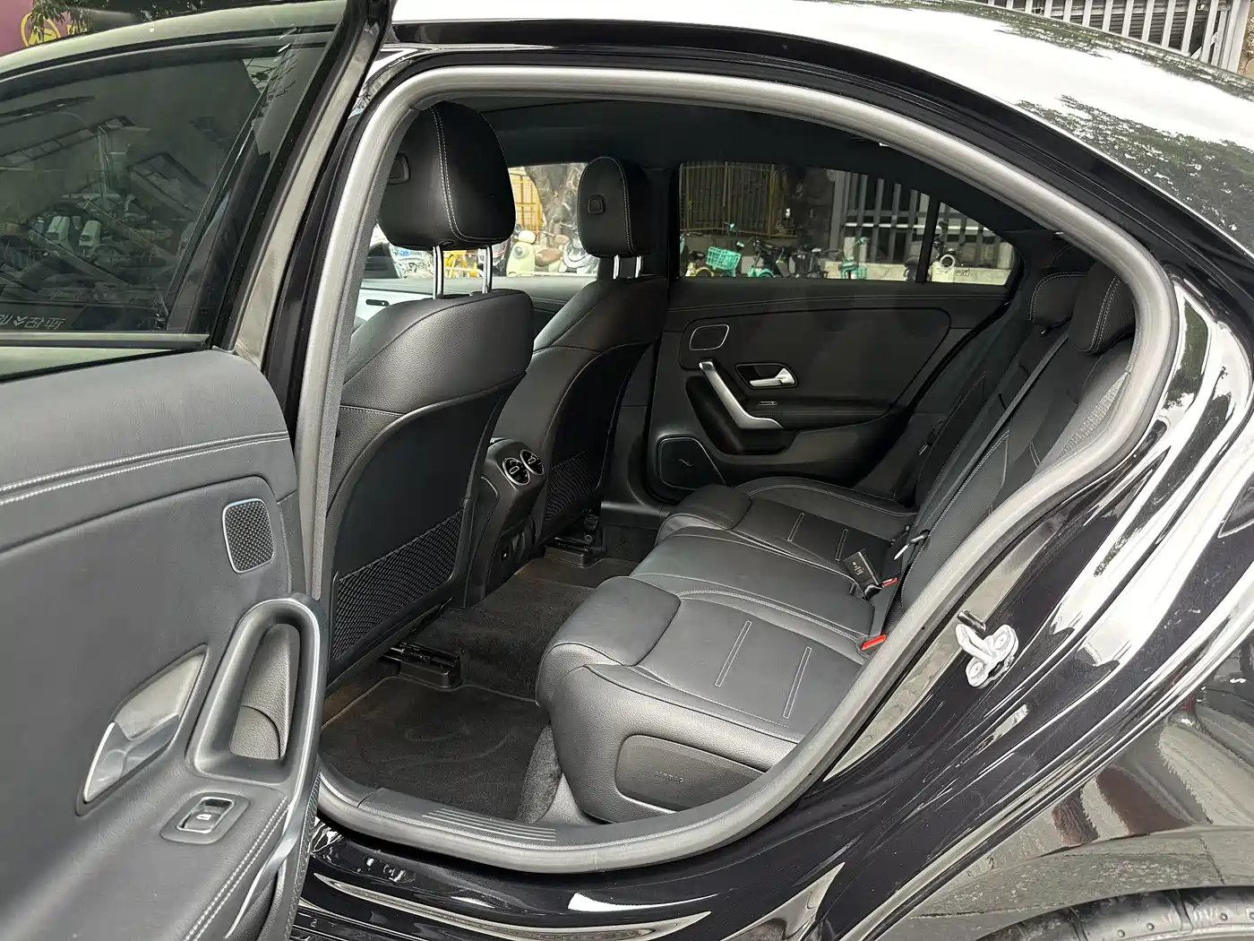 Mercedes-Benz A-Class AMG 2025 AMG A 35 L 4MATIC фото 10