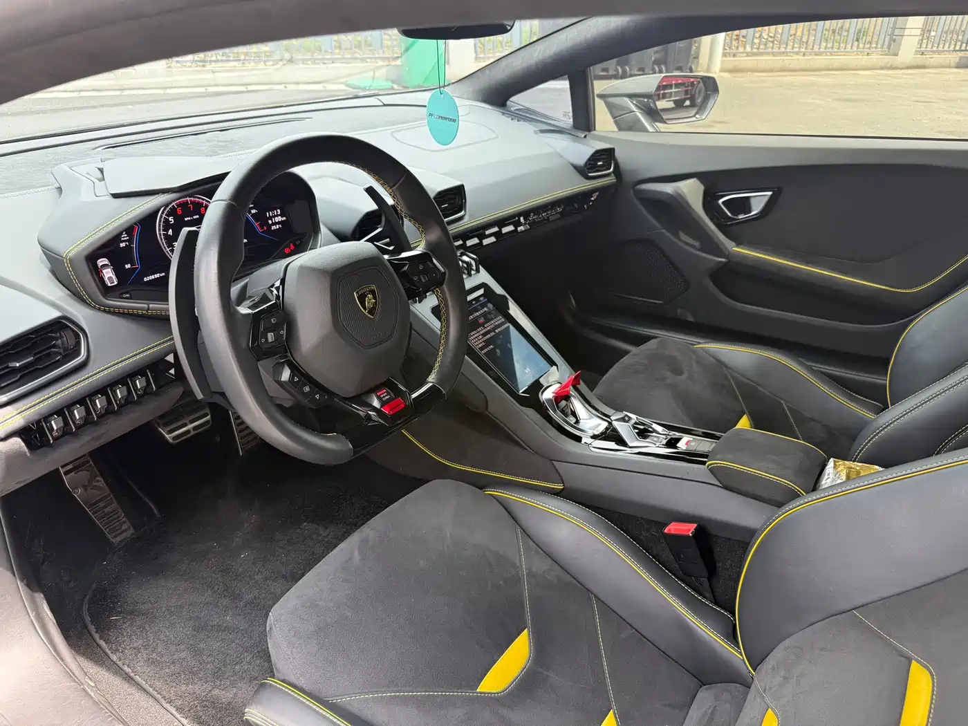 LAMBORGHINI HURACÁN