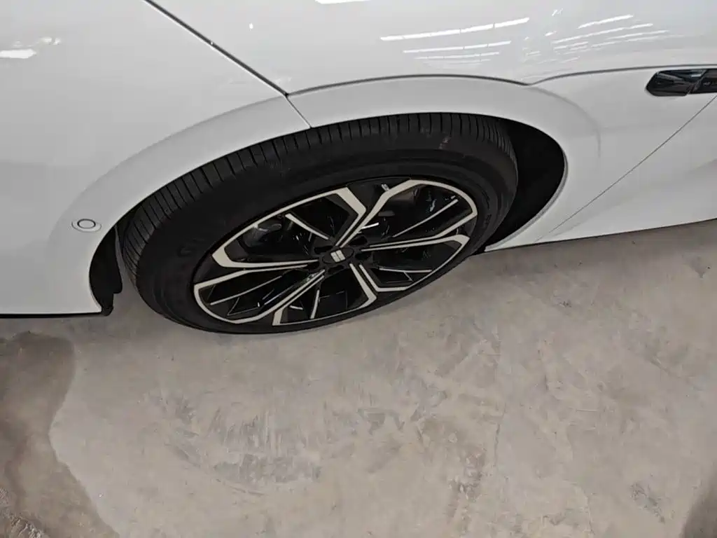 Geely Galaxy Galaxy E8 2025 2025 575km Exploration Smart Drive Edition