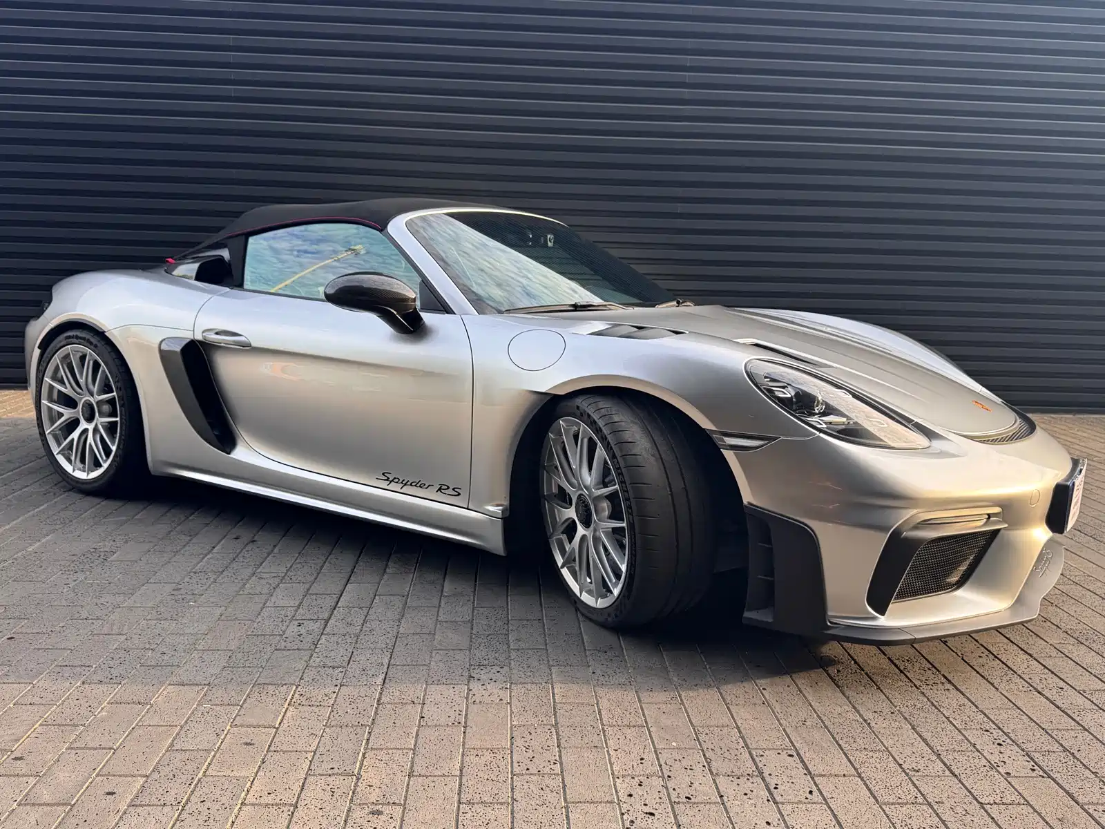 Photo 2 - Porsche 718