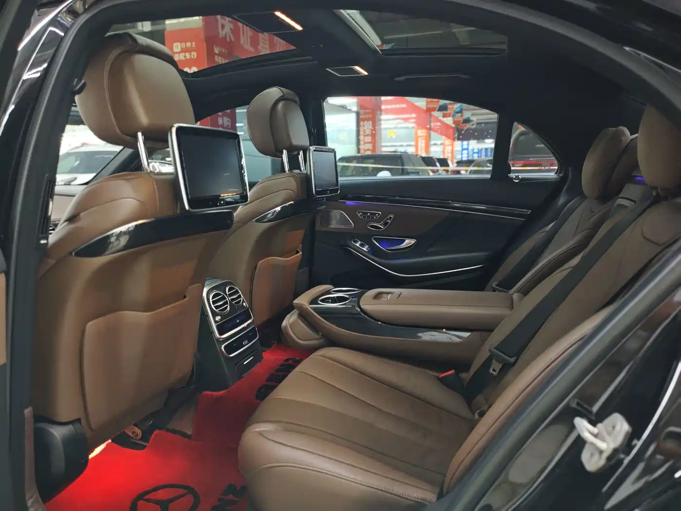 Фото 10 - Mercedes-Benz S-Class