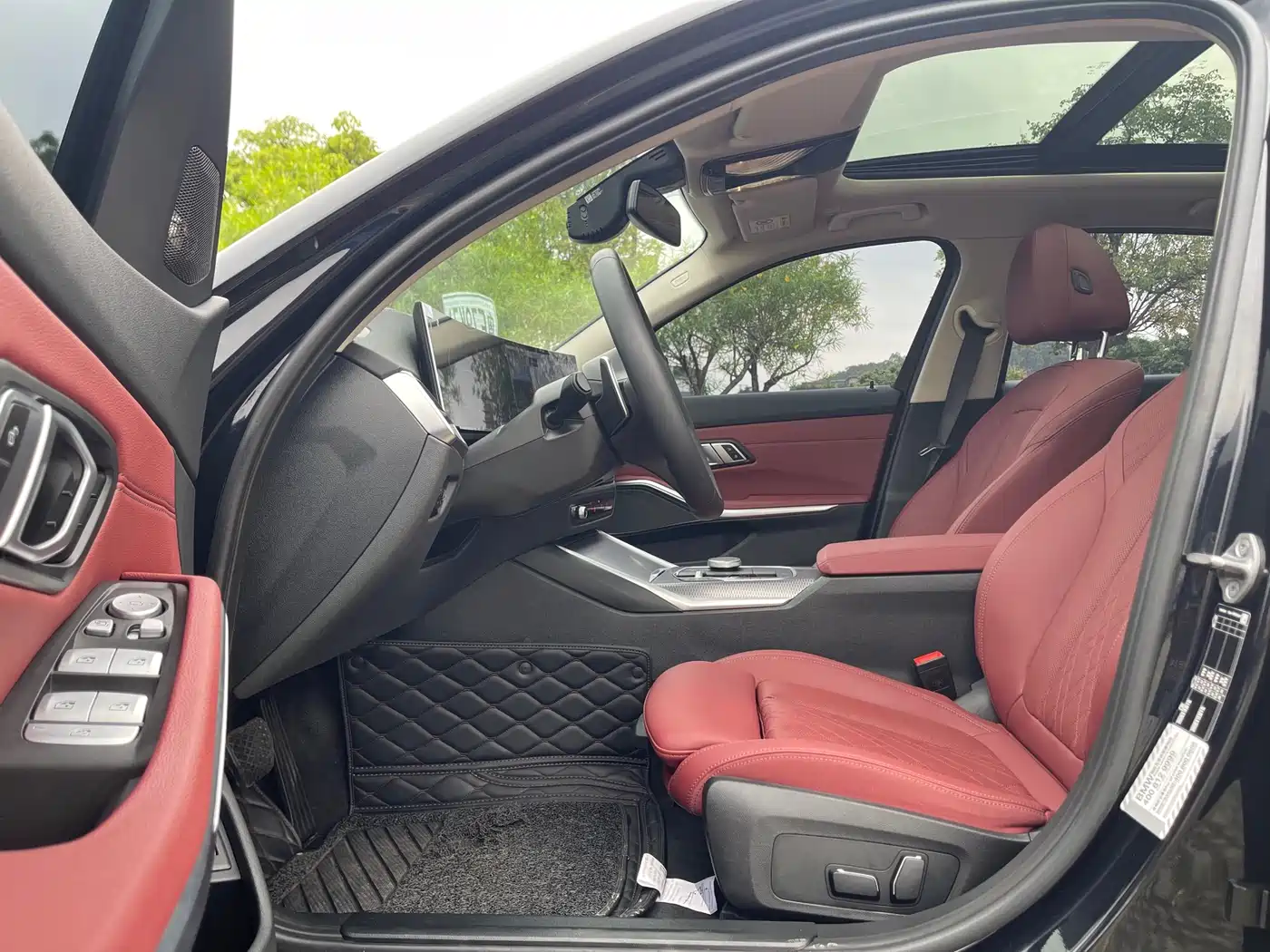 BMW 3 Series 2024 325Li M Sport Shadowline Package фото 7