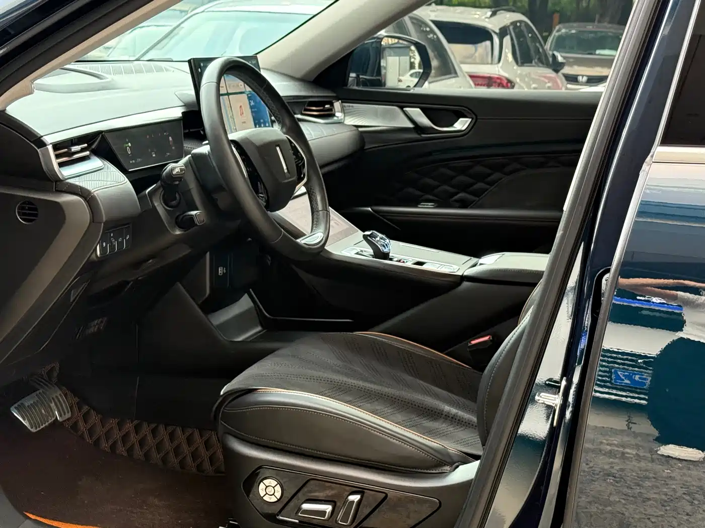 Wey Latte DHT-PHEV 2022 1.5T AWD Super Large Edition фото 8