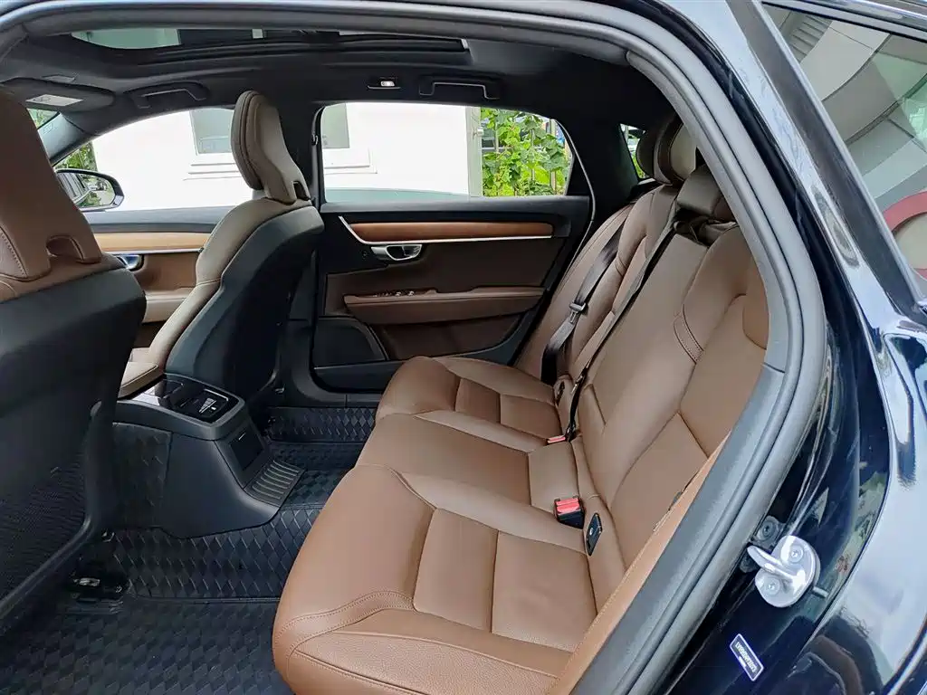 VOLVO S90 PLUG-IN HYBRID