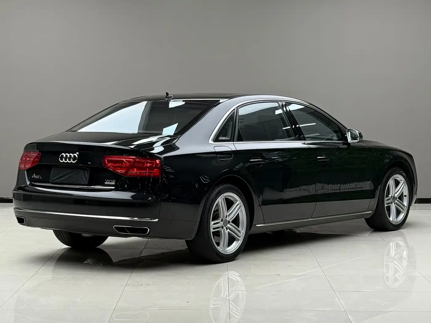 Audi A8 2011 A8L W12 6.3 FSI quattro фото 11