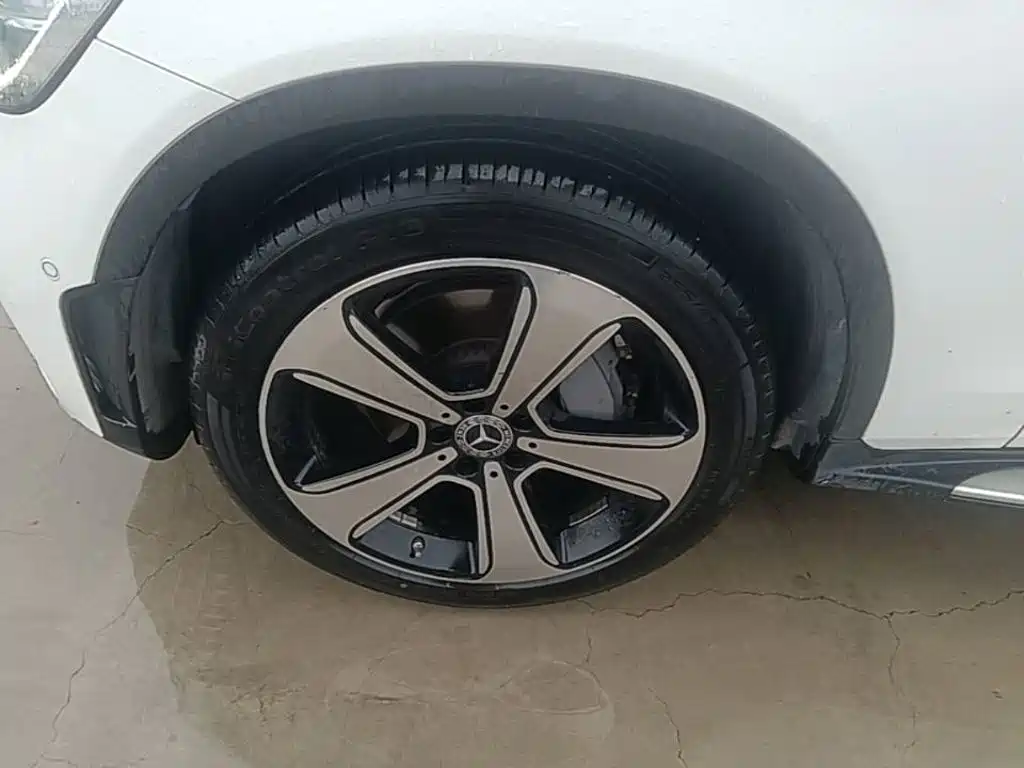 Фото 23 - Mercedes-Benz GLC