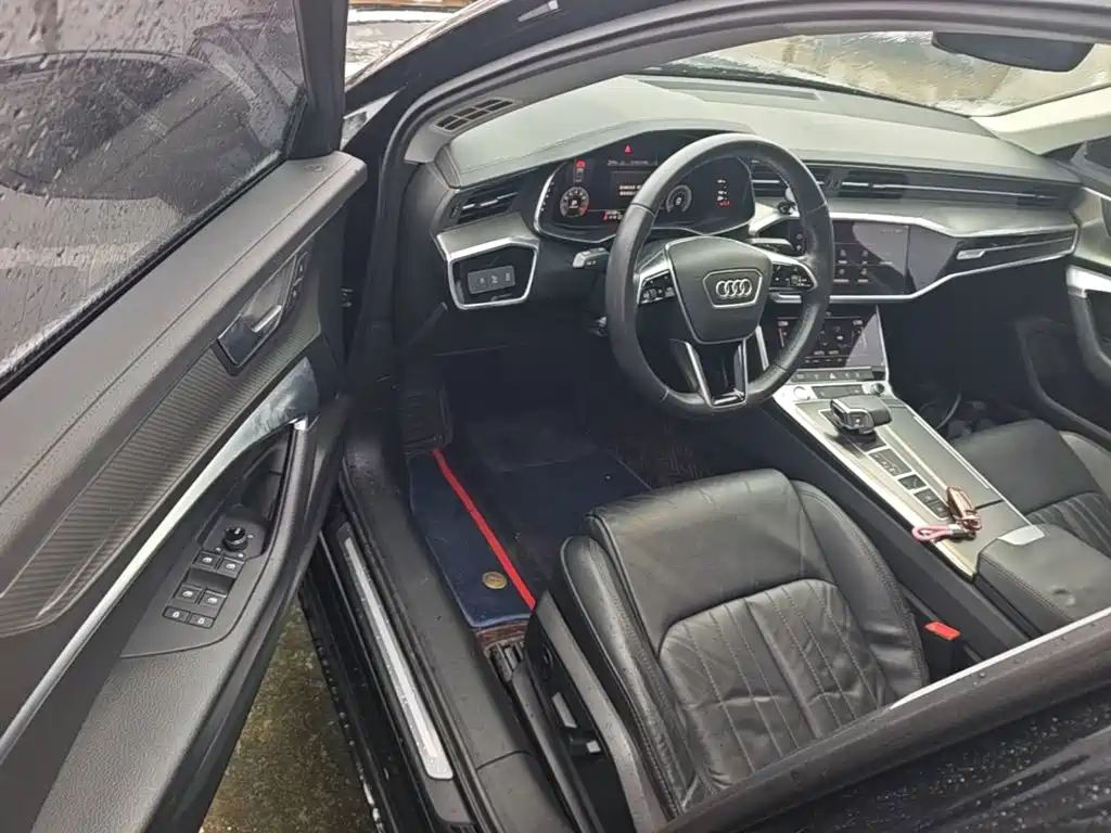 Фото 16 - Audi A6L