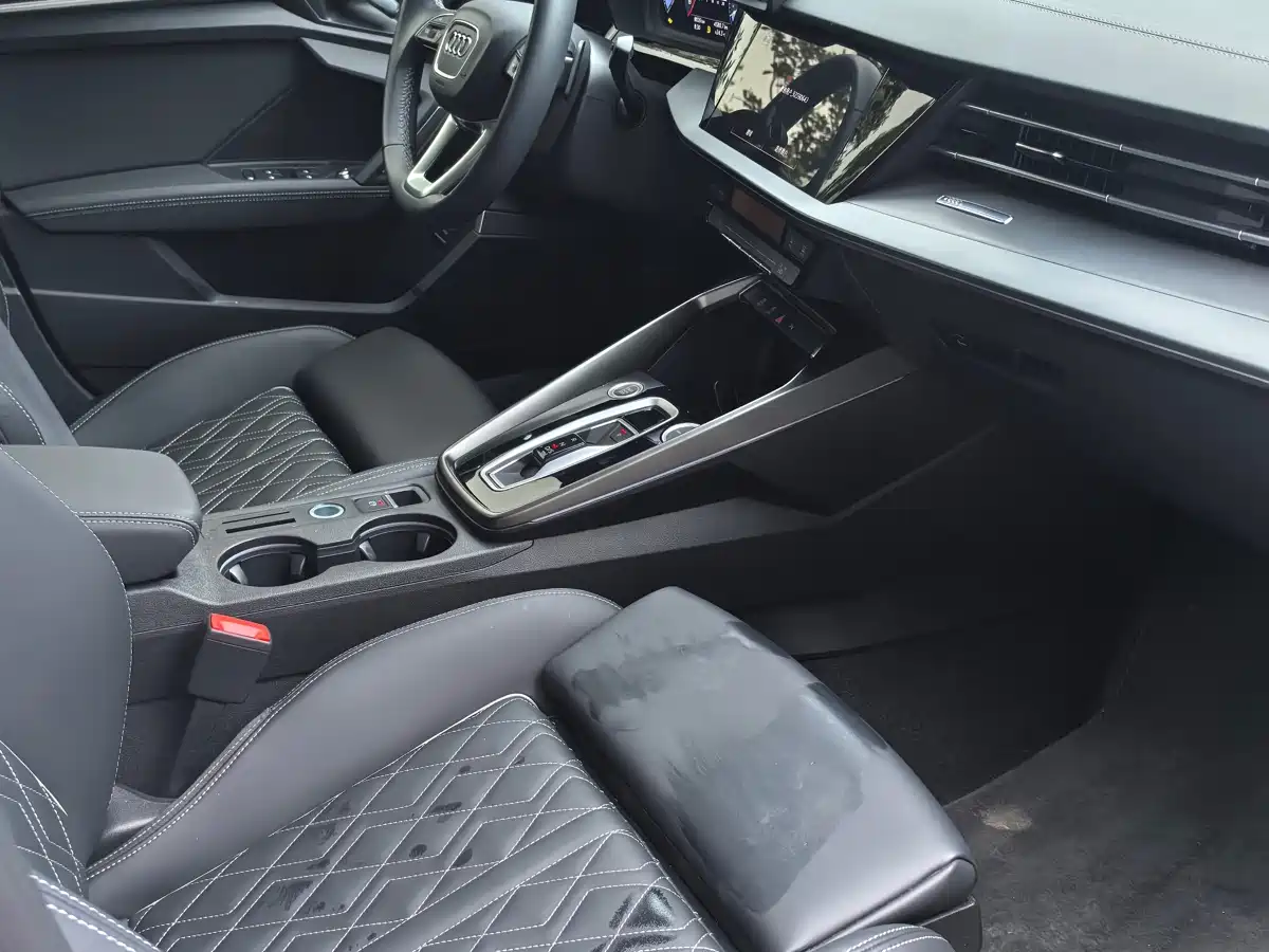 Audi A3 2025 Sportback 35TFSI Flying Premium фото 6