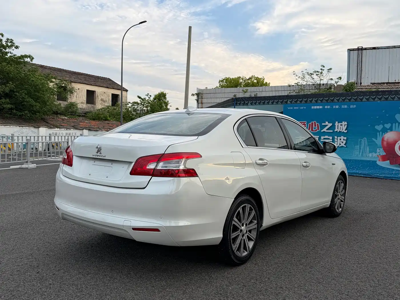 Peugeot 408 2014 1.8L Automatic Luxury Edition фото 4