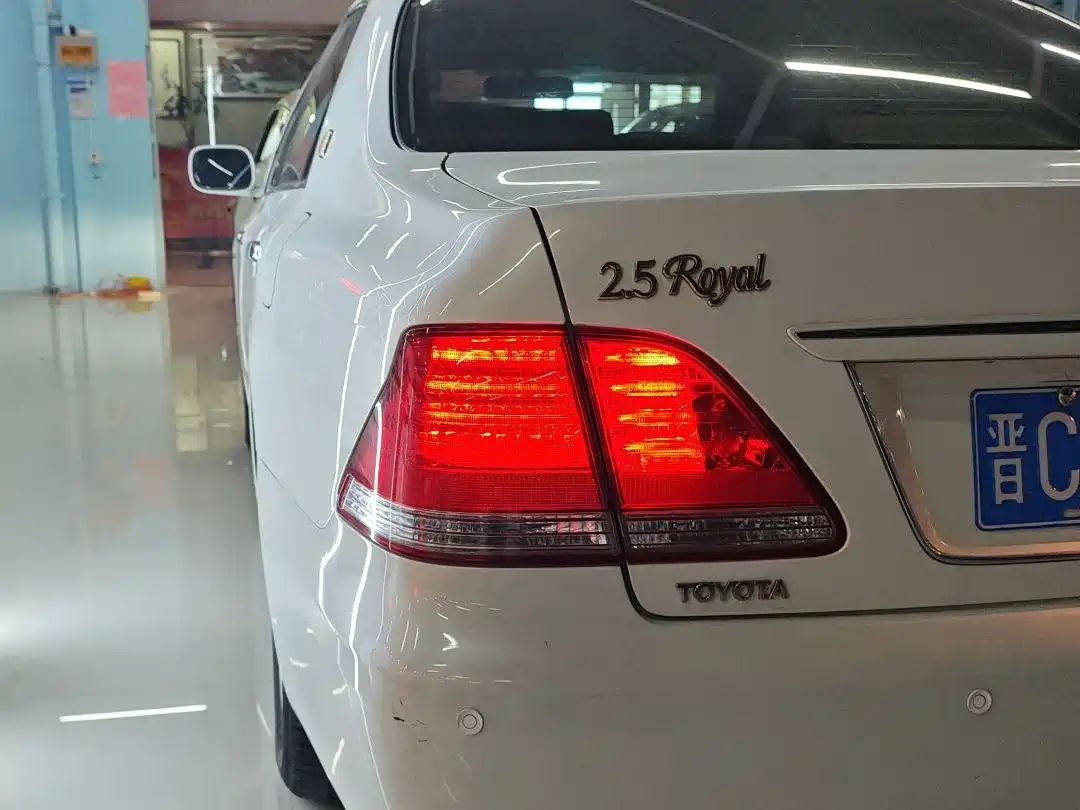Toyota Crown 2007 2.5L Royal Special Edition фото 5