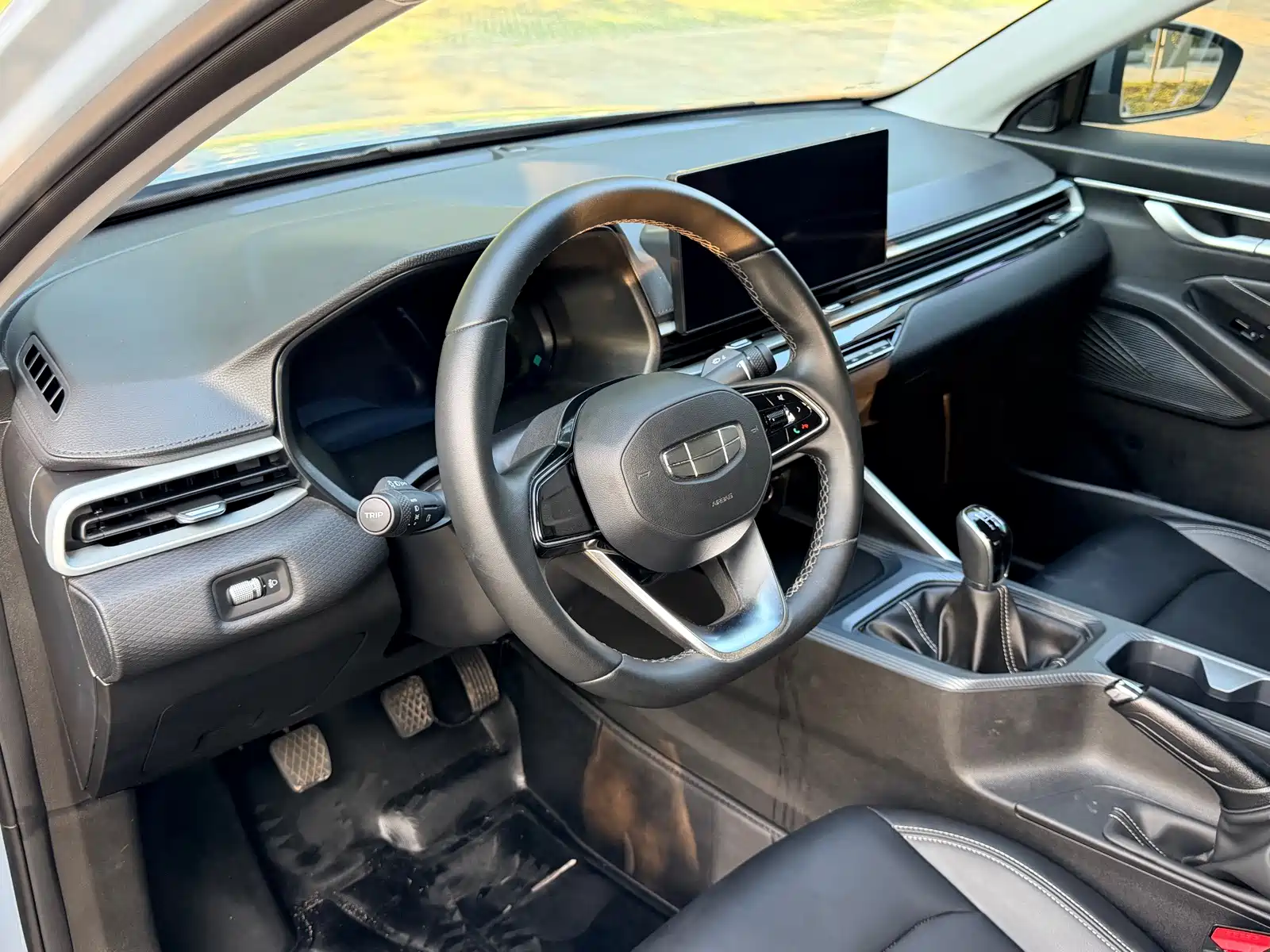 Фото 9 - Geely Emgrand