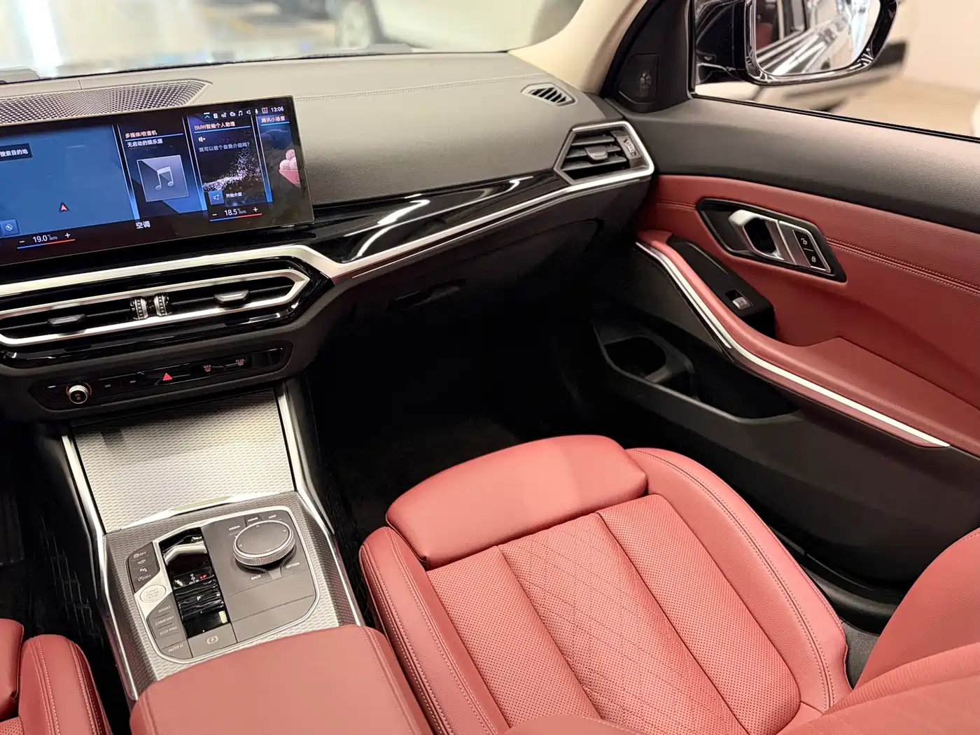 BMW 3 Series 2023 325Li M Sport Black Night Package фото 7