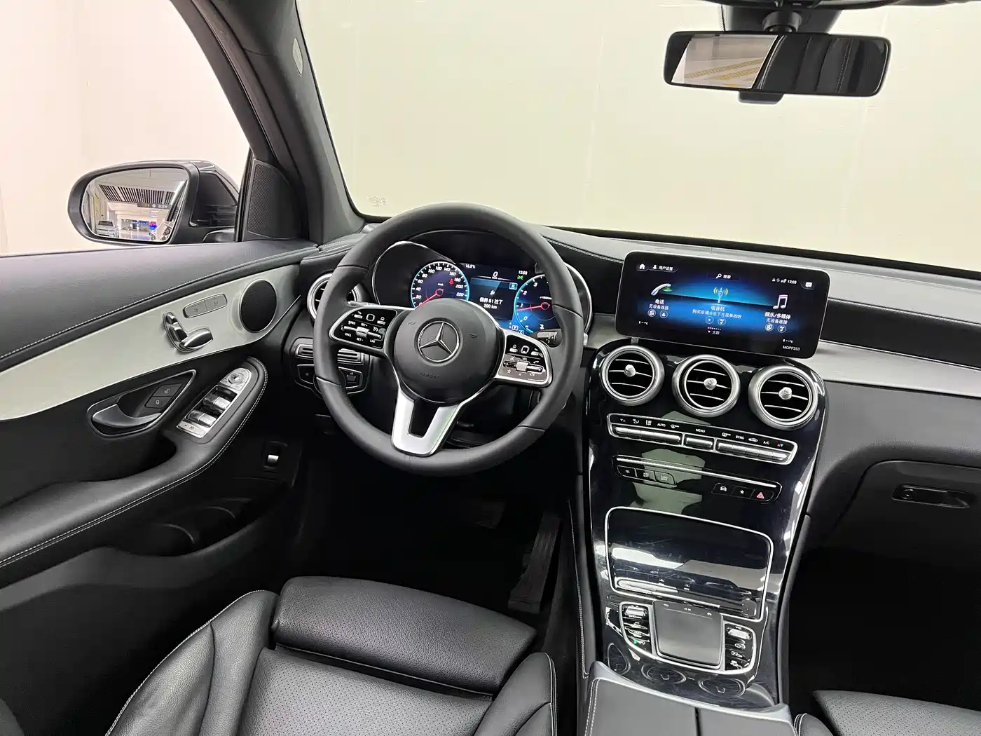 Mercedes-Benz GLC 2022 Model GLC 260 L 4MATIC Dynamic Edition фото 12
