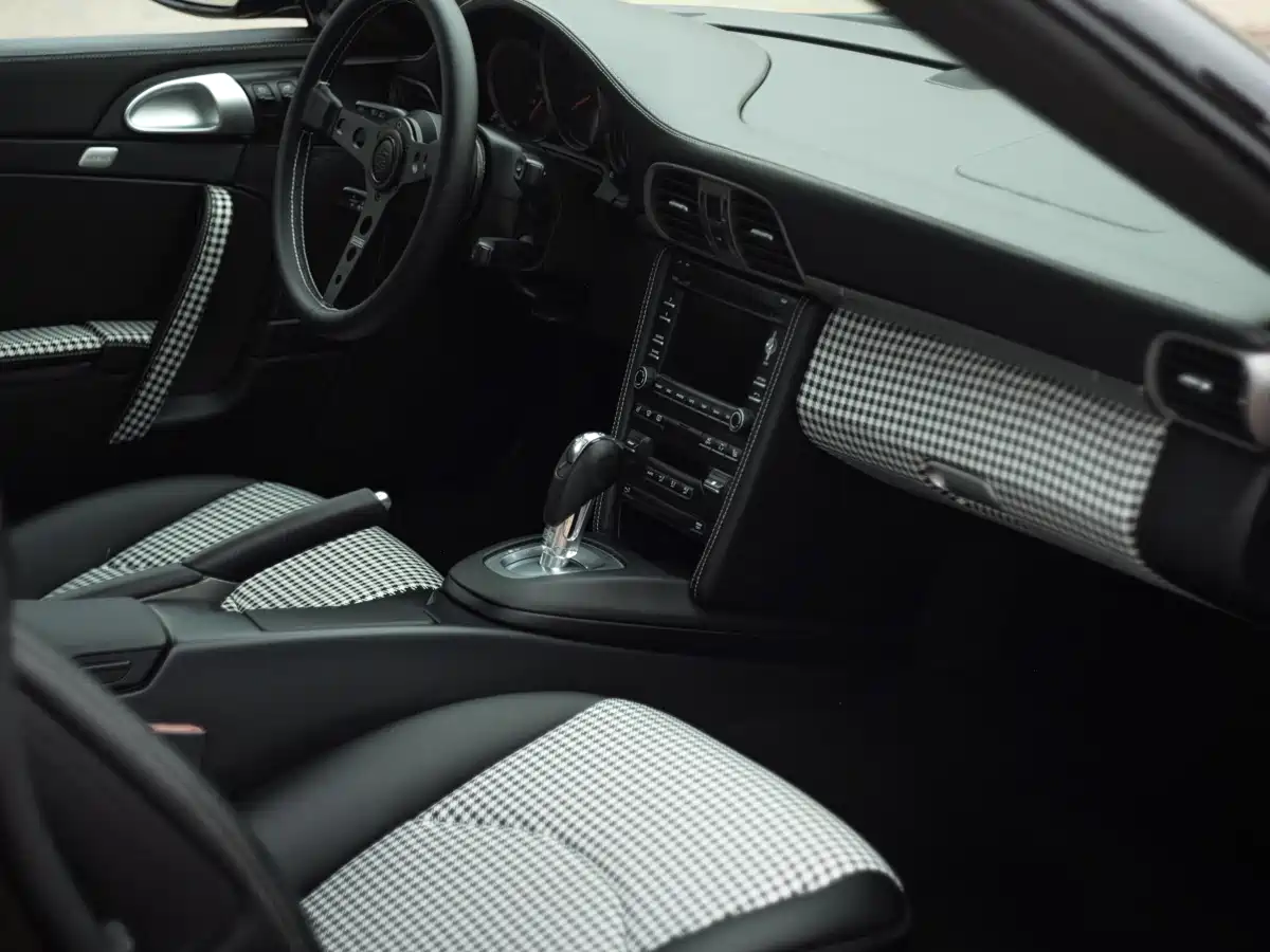 Porsche 911 2010 Carrera 3.6L фото 24