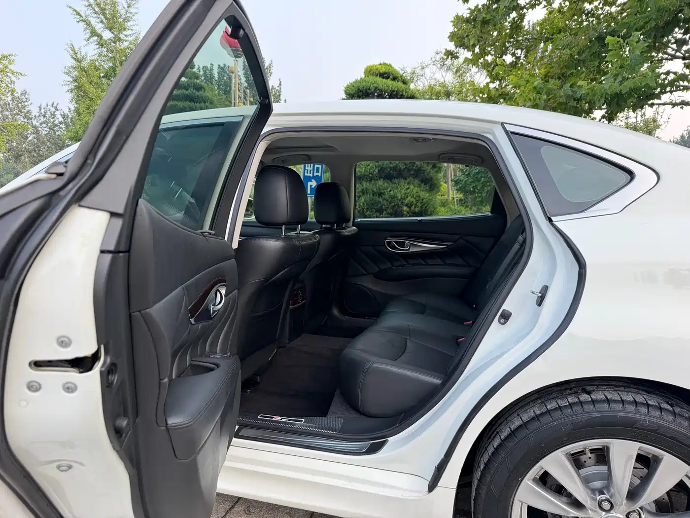 Фото 10 - Infiniti Q70