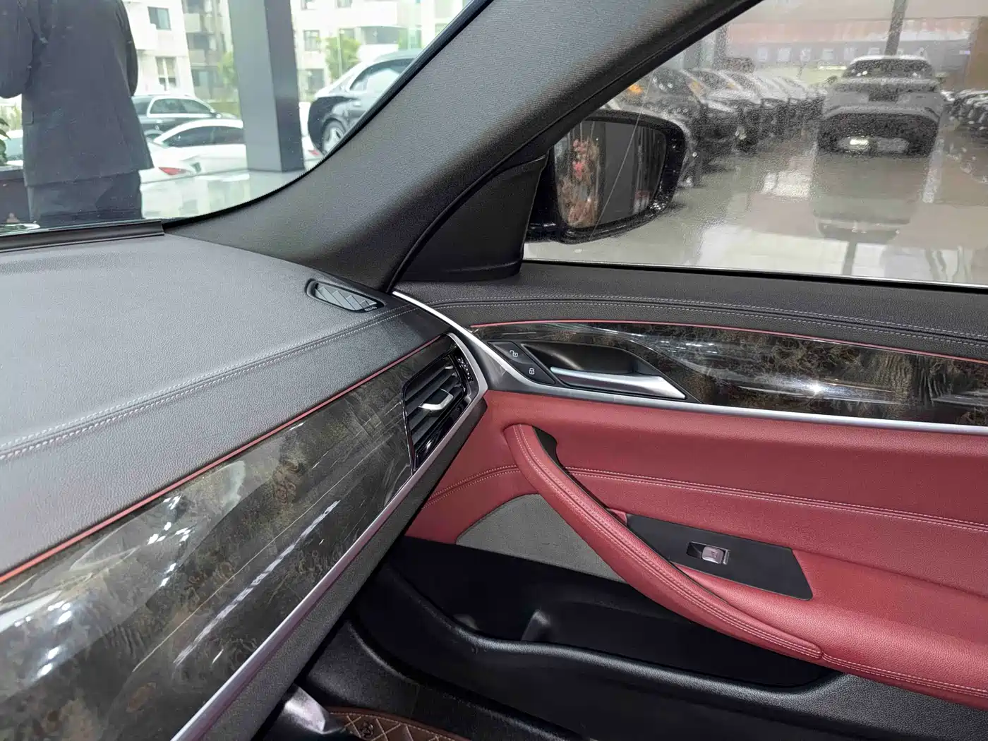 BMW 5 Series 2021 525Li M Sport Package фото 10