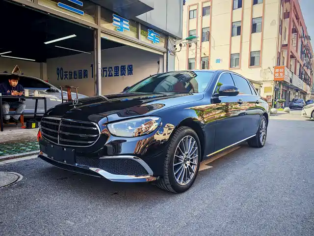 MERCEDES-BENZ E CLASS