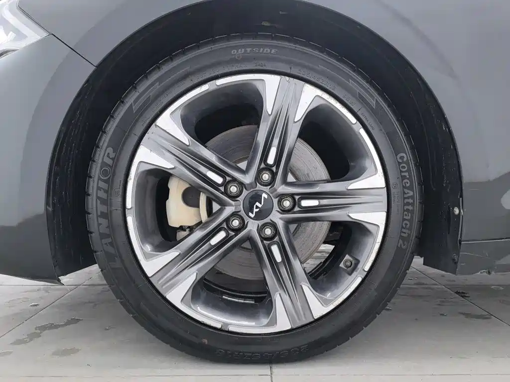 Photo 17 - Kia K5