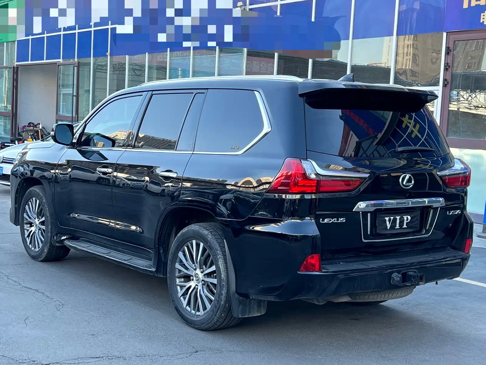 Фото 7 - Lexus LX