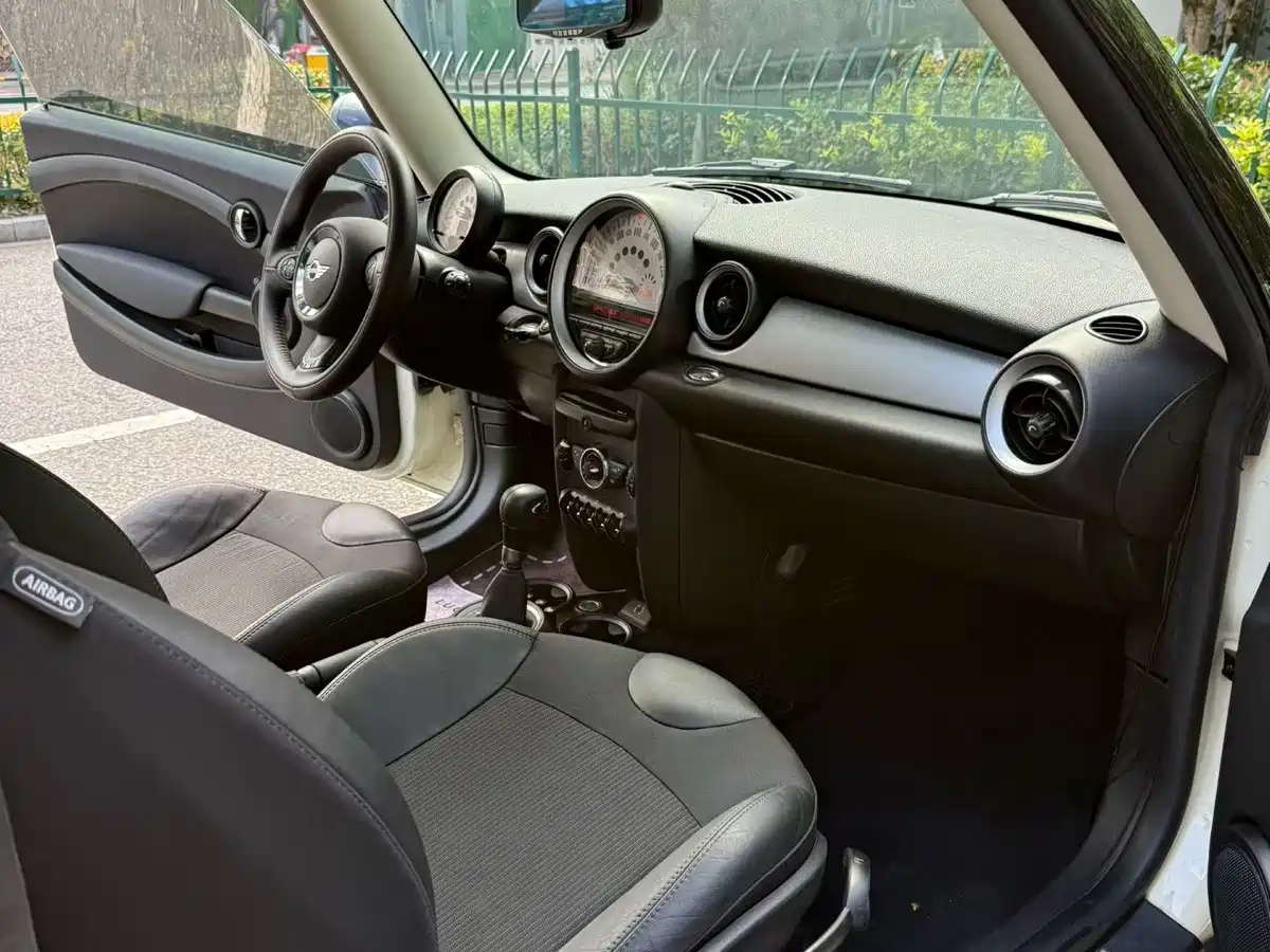 MINI MINI 2012 2012 1.6L COOPER Baker Street
