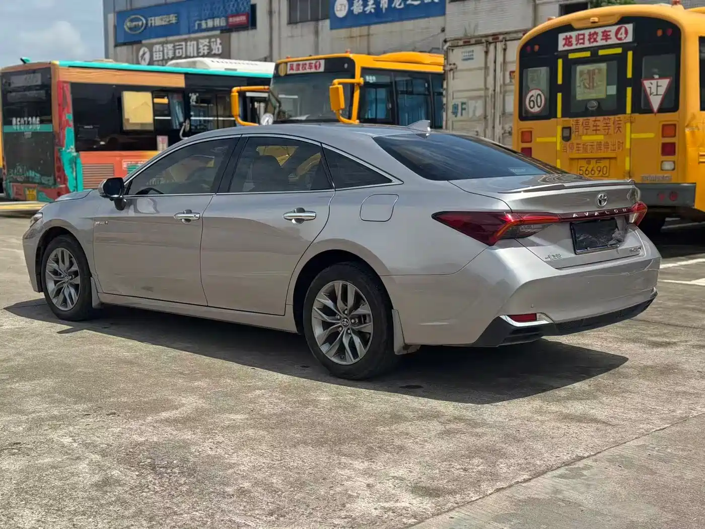 Photo 9 - Toyota Avalon